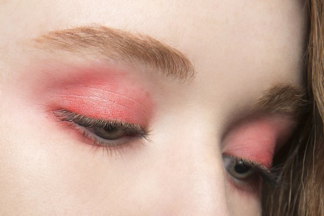 макияж глаз с розовыми тенями