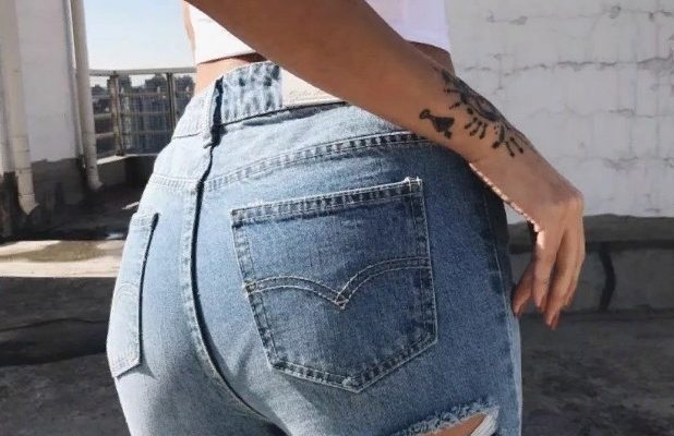 Как носить тренд — рваные джинсы