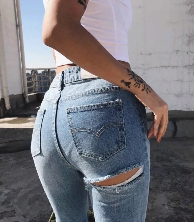 Как носить тренд - рваные джинсы