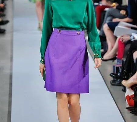 Стильные комбинации: как носить фиолетовую юбку