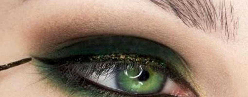 Макияж под бирюзовое платье для зелёных глаз