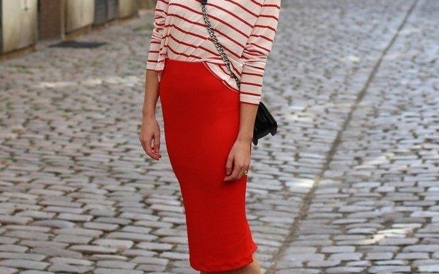 С чем носить красную юбку?