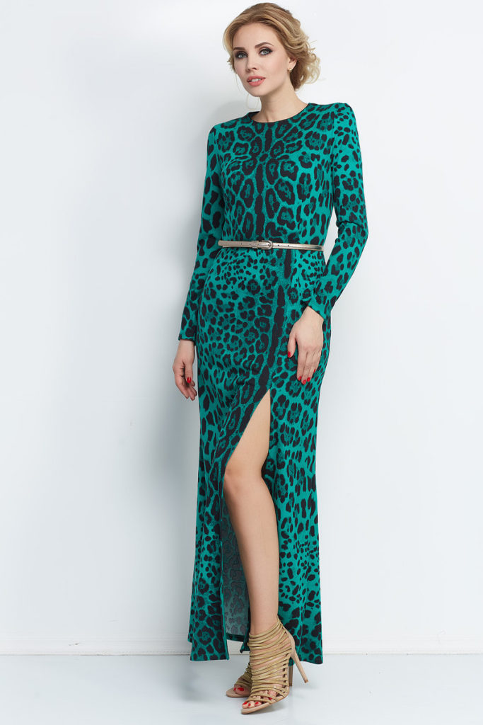 Тёмно-зелёное платье отлично сочетается с леопардовым принтом.