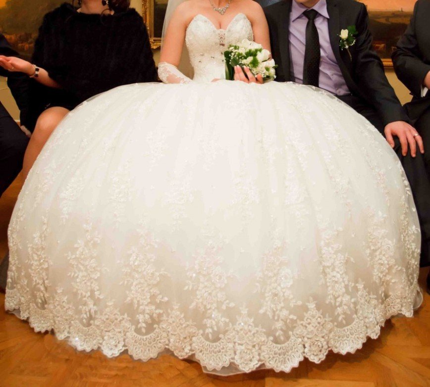 Свадебное платье с одним кольцом