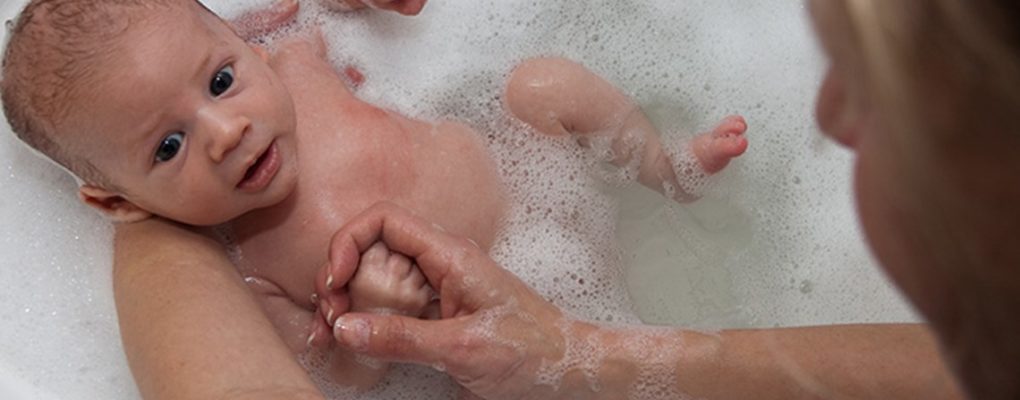 Когда можно использовать мыло для купания новорожденного