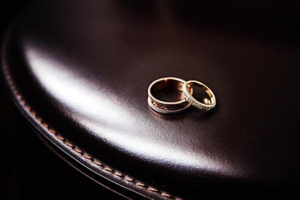 Что подарить мужу на кожаную свадьбу