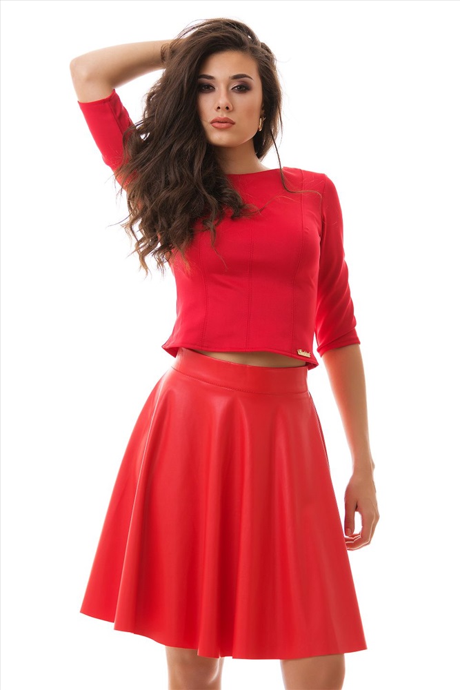 Красная юбка с кофтой