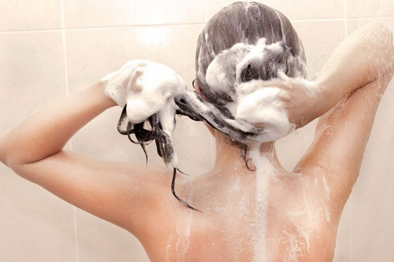 Мытьё волос.