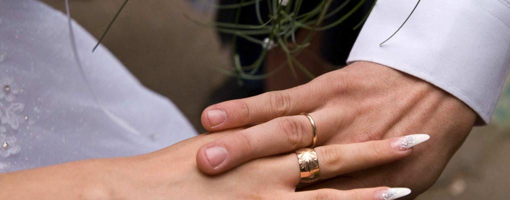 Можно ли носить обручальное кольцо мужа?