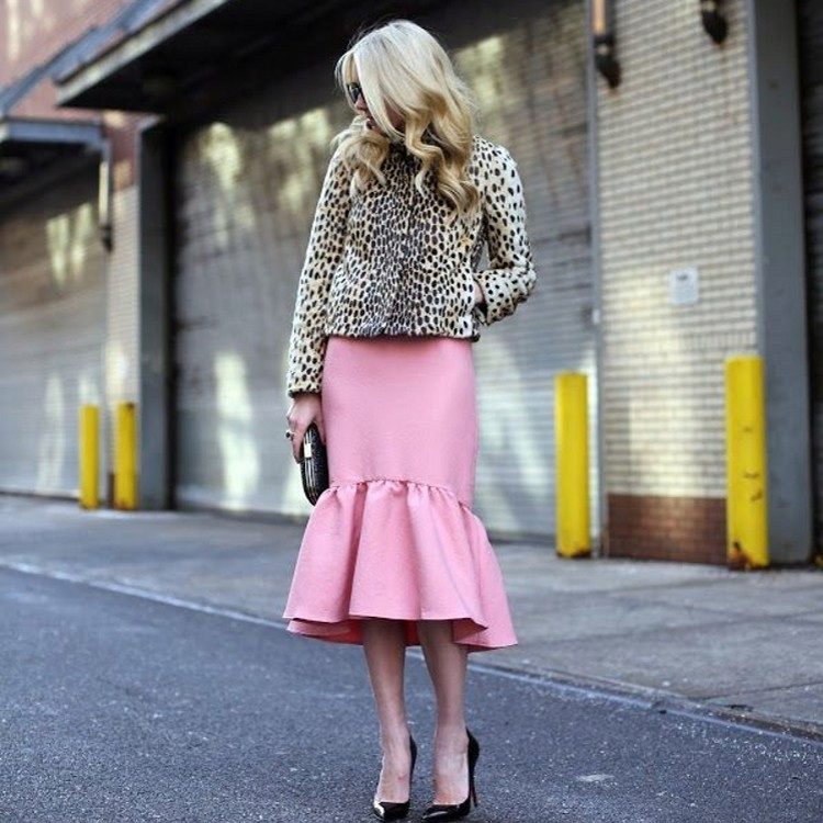Розовая прямая юбка с чем носить