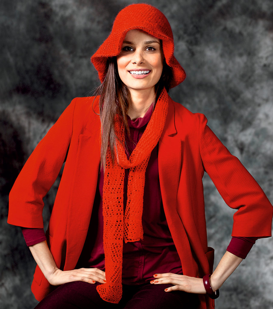 Цвет шапки к красному пальто