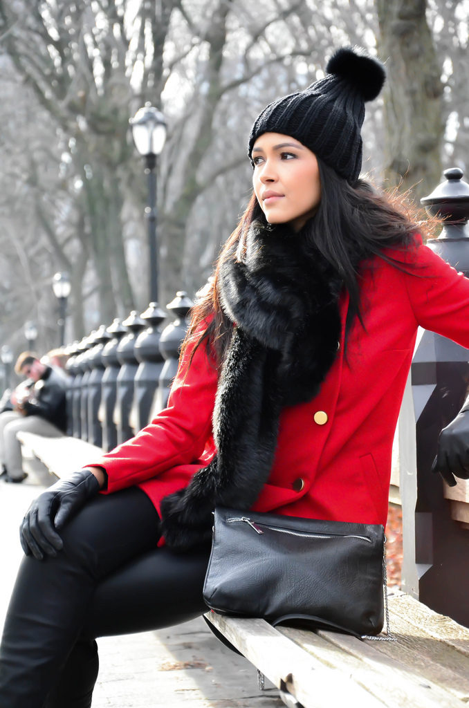 Головной убор к классическому красному пальто