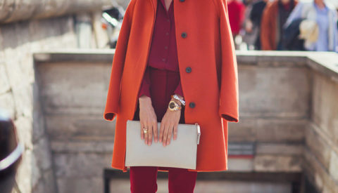 Яркие и запоминающиеся образы с оранжевым пальто