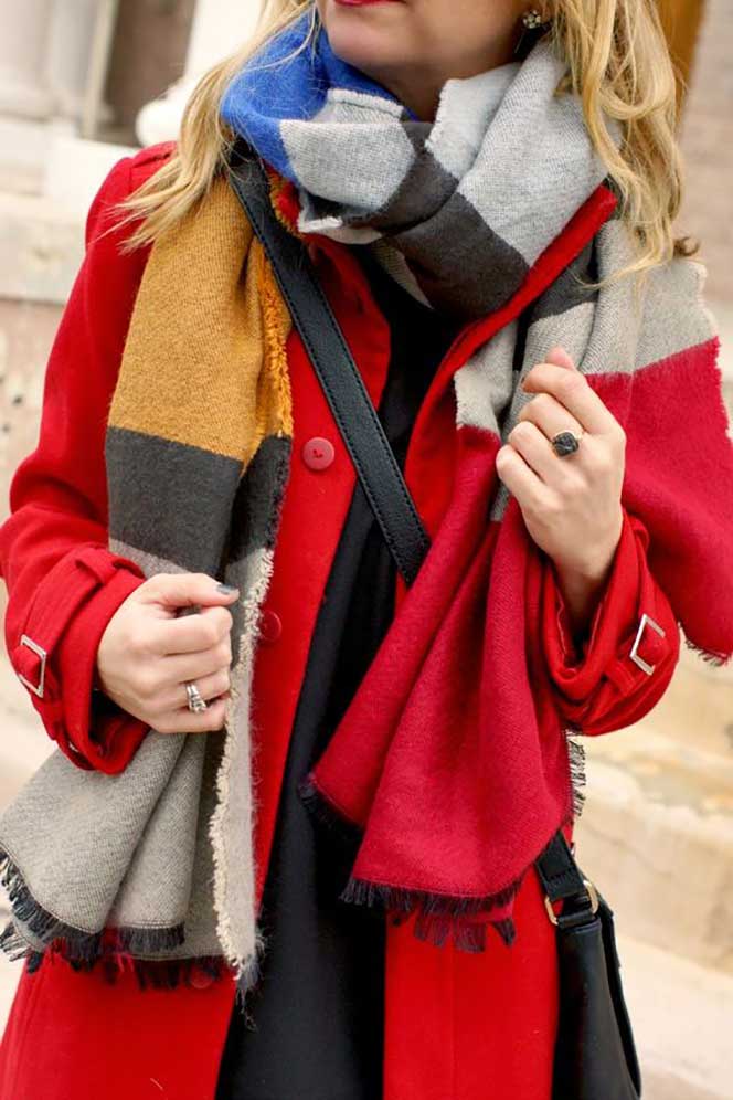 Цвет шарфа к красной куртке