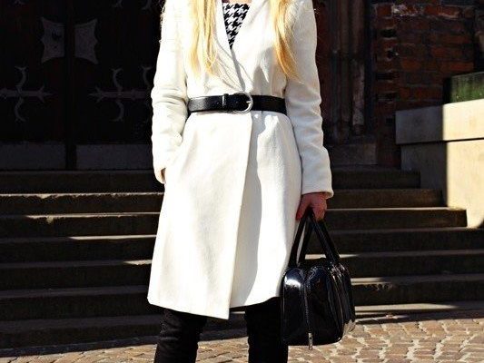 Белое пальто — роскошная вещь для повседневной жизни
