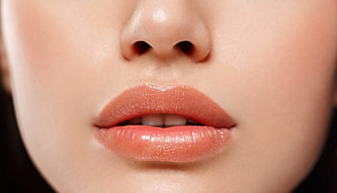 Как сделать губы визуально больше с помощью помады