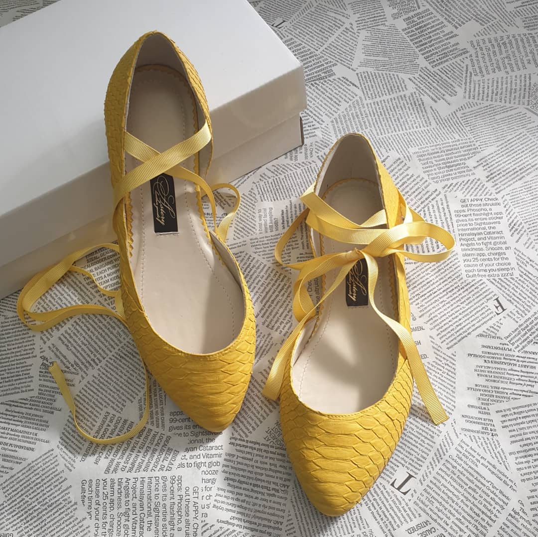 С чем можно носить жёлтые туфли