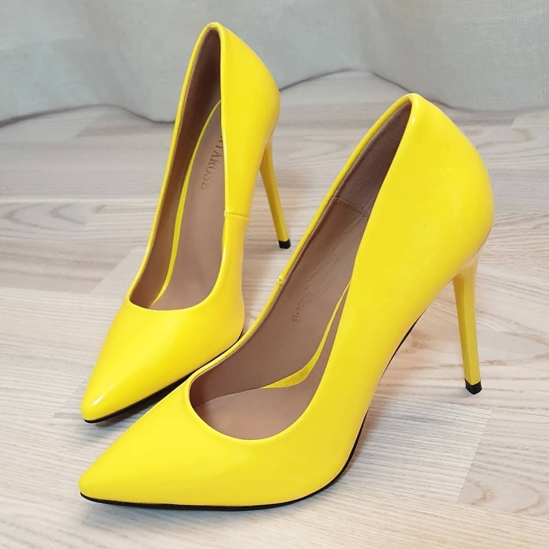 Туфли желтые купить. Желтые туфли. Желтые туфли лодочки. Жёлтые туфли на каблуке. Туфли желтые женские.