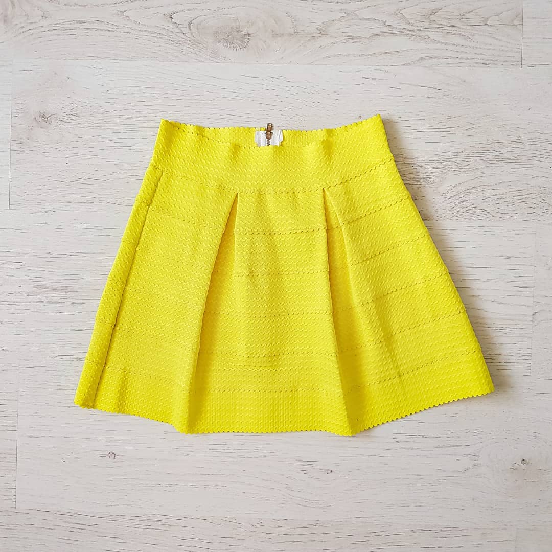 желтая юбка