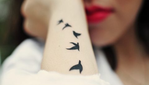 Татуировки на запястье для девушек